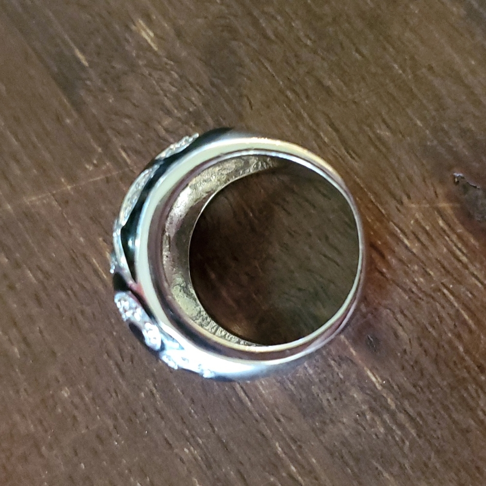 Ring - Picture 2 of 5